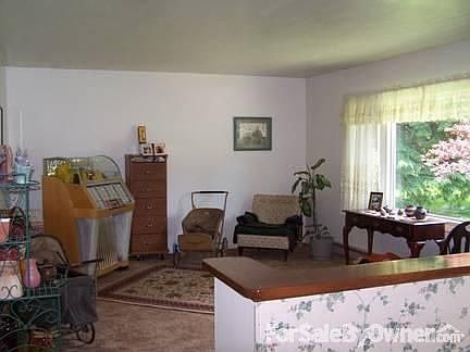 Upper Living Room , Large Picture Window : Upper Level Living Room . Nice large room over looking fr