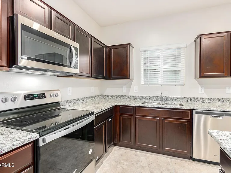 1810 W Pinkley Ave — Photo 14