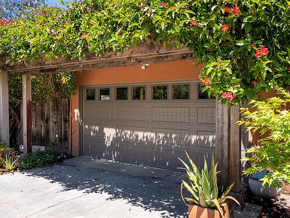 5th image of 139 Scenic St
