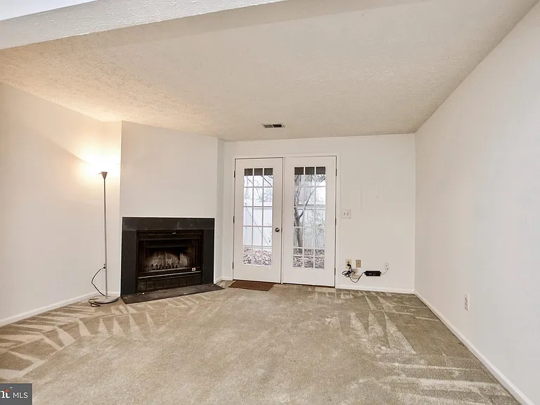1915 Belmont Ridge Ct — Photo 26