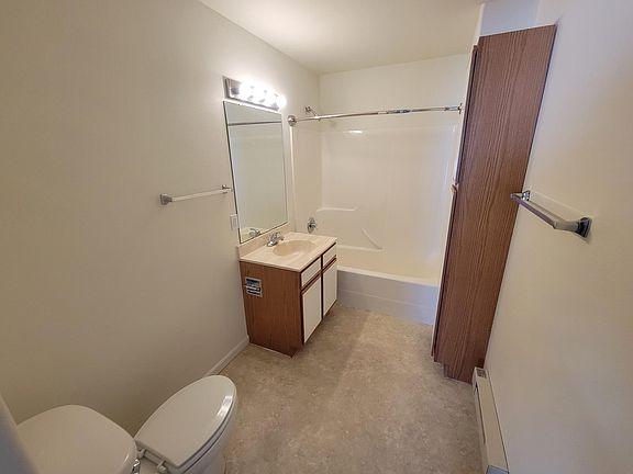 5th image of 1501 Country Manor Blvd APT 16