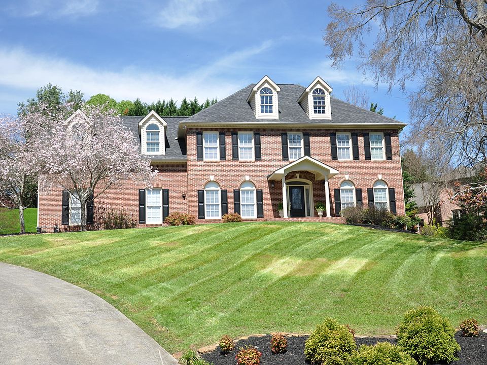 1st image of 902 Shade Tree Ln #2