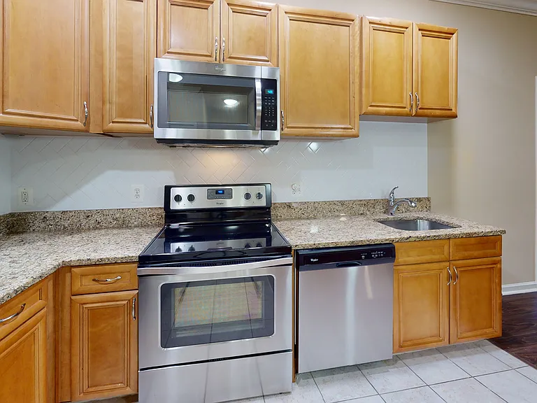 Signal Hill Apartment Homes — Photo 106