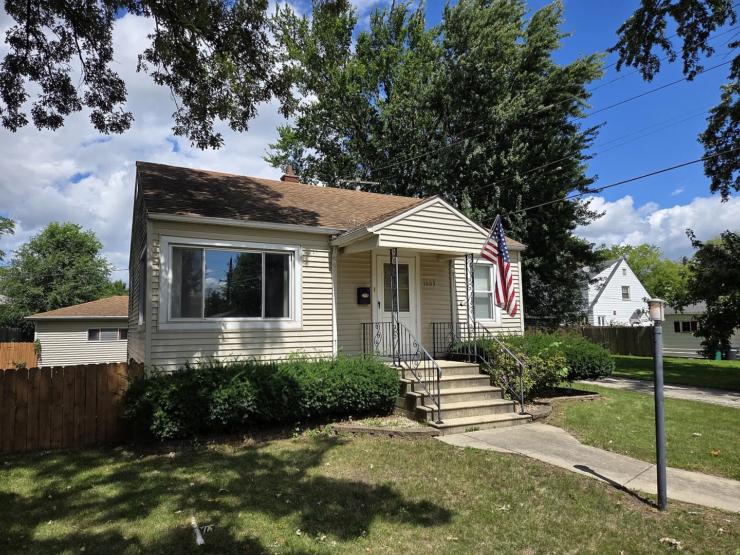 1009 Morgan St photo 1