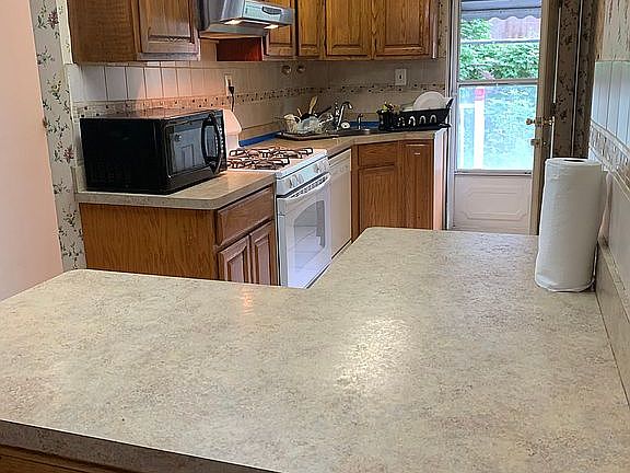 4th image of 78 Corbin Ave