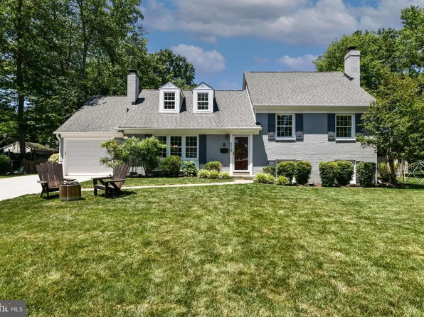 8318 Woodacre St, Alexandria, VA 22308