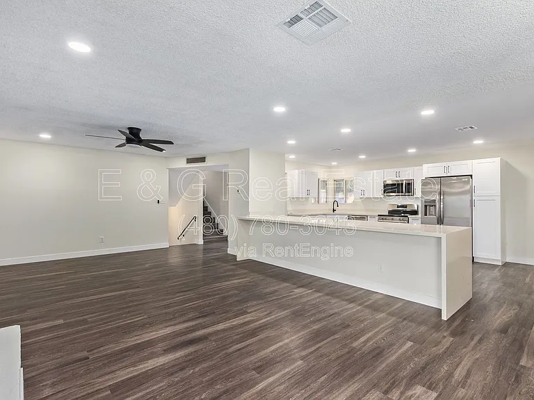 4414 S Newberry Rd — Photo 4
