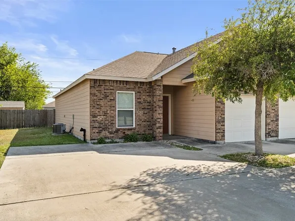 909 Moore Ave, Portland, TX 78374