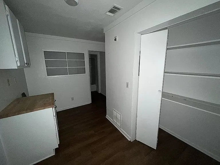 101 W 12th St #103 — Photo 8