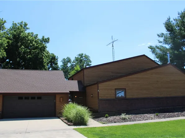 707 N Chestnut St, Shelbyville, IL 62565