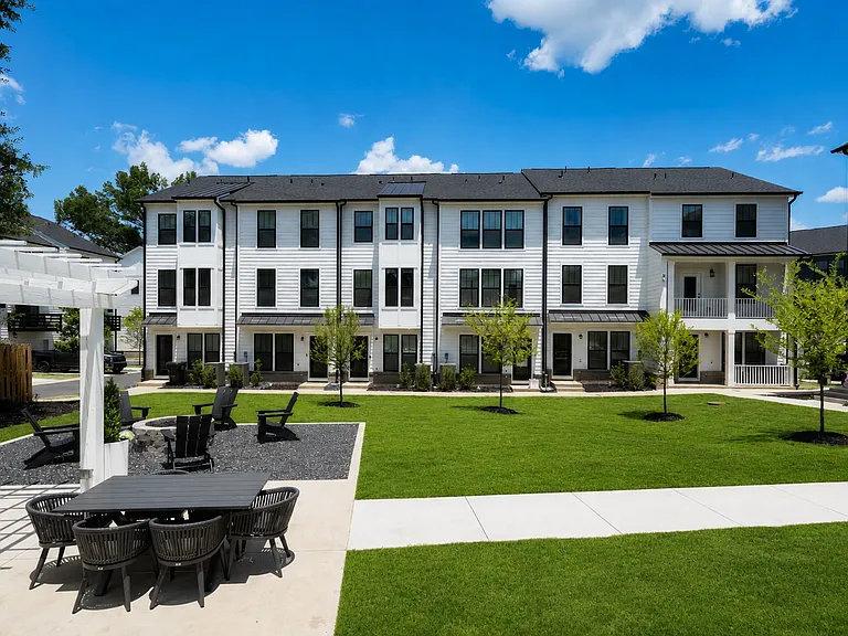 Maybrook Terraces — Photo 16