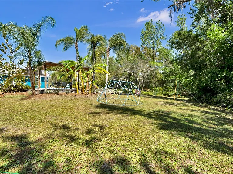 245 Country Circle Dr E — Photo 40