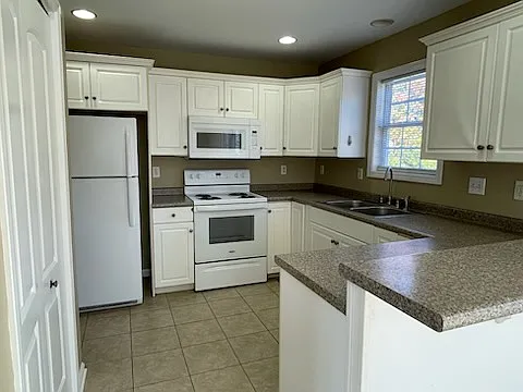 2633 Suffolk Dr — Photo 9