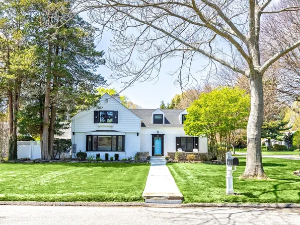 51 Dumbarton Drive, Huntington, NY 11743