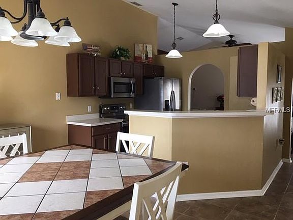 3rd image of 943 Brenton Leaf Dr