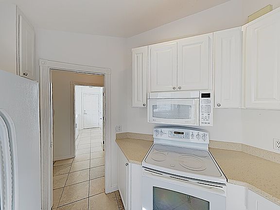 5th image of 11827 Delfina Ln
