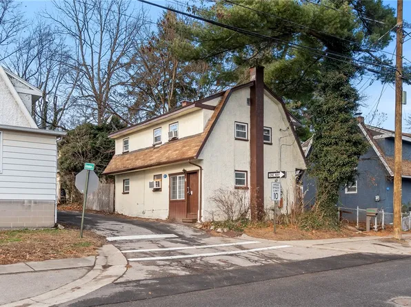 8 Pomander Walk, East Rochester, NY 14445