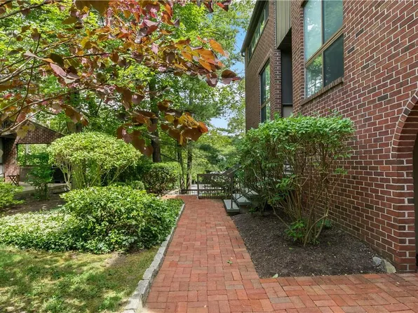 150 N Bedford Road #D8, Chappaqua, NY 10514