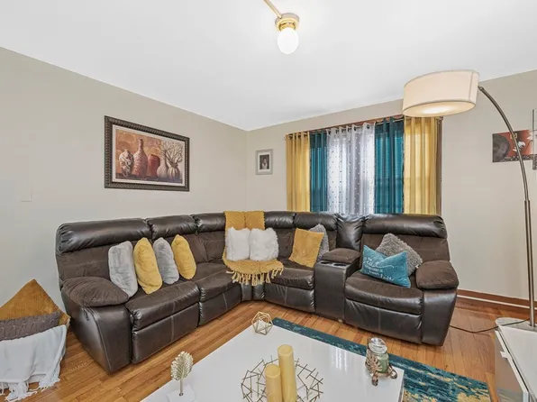 551 Hyde Park Ave, Roslindale, MA 02131