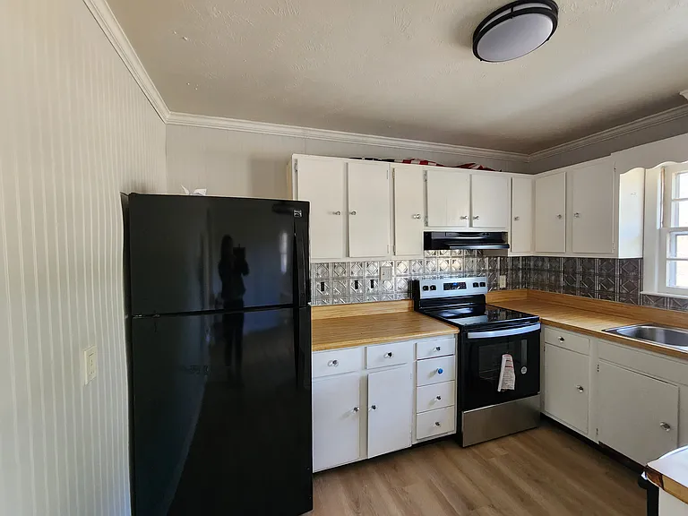 230 Vineland Dr — Photo 4