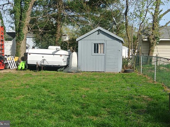 5th image of 418 Railroad Ave