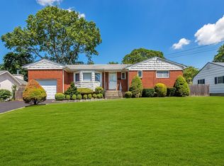 61 Root Ave, Islip, NY 11751