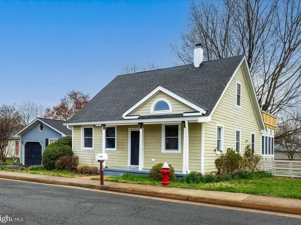 104 Pershing Ave NW, Leesburg, VA 20176