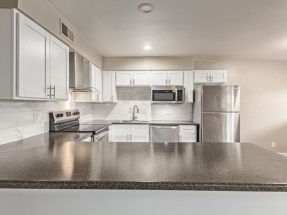3rd image of 1914-1948 W Myrtle Ave #16