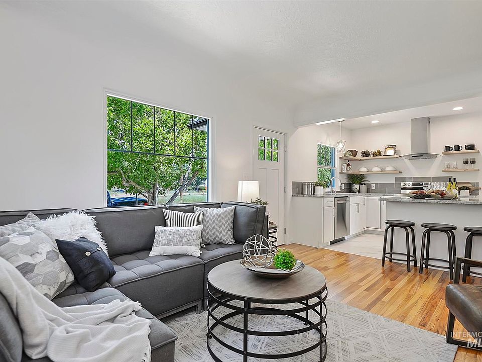 Living room 2
