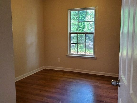 4th image of 119 Forest St APT D