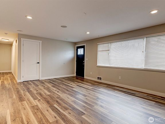 4th image of 1024 NW Anchor Drive