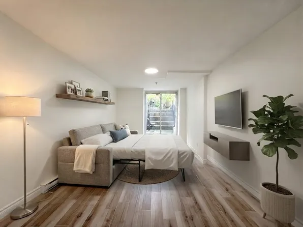 181 Gerrard St E, Toronto, ON