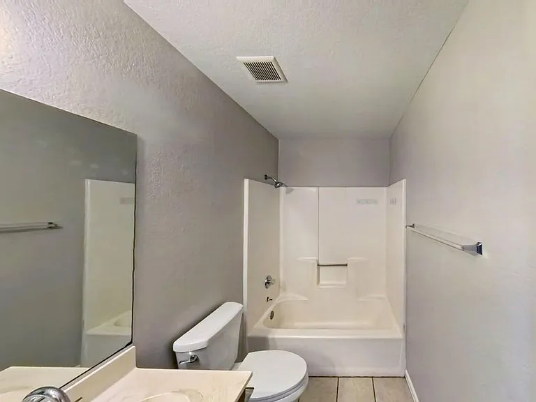 509 W Limited Ave — Photo 8