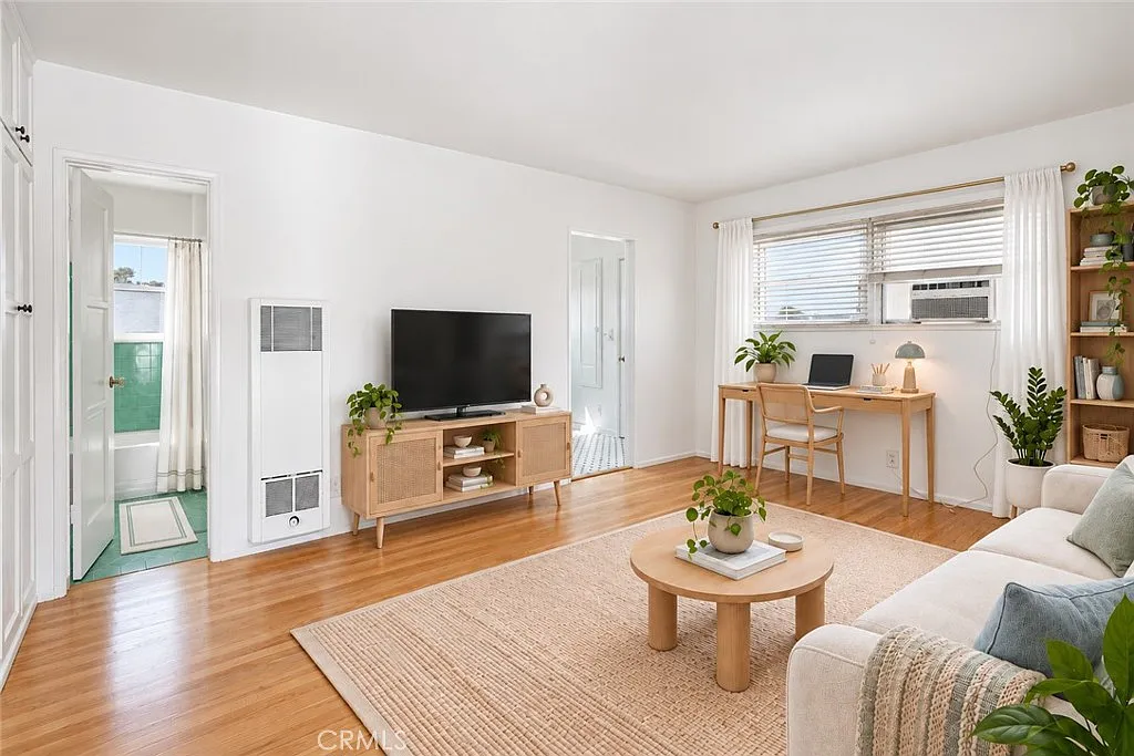 Studio, 450 sqft, $1,998 — Photo 1