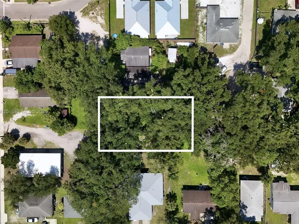 1009 4th St E, Bradenton, FL 34208