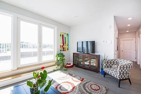 18 Cliveden St #604 — Photo 7
