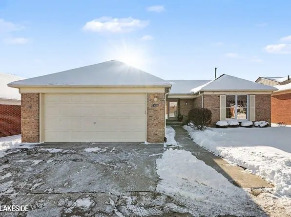 18774 Woods Dr W, Clinton Township, MI 48036