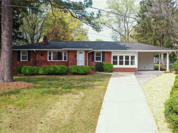 2747 Westmore Ct, Winston Salem, NC 27103