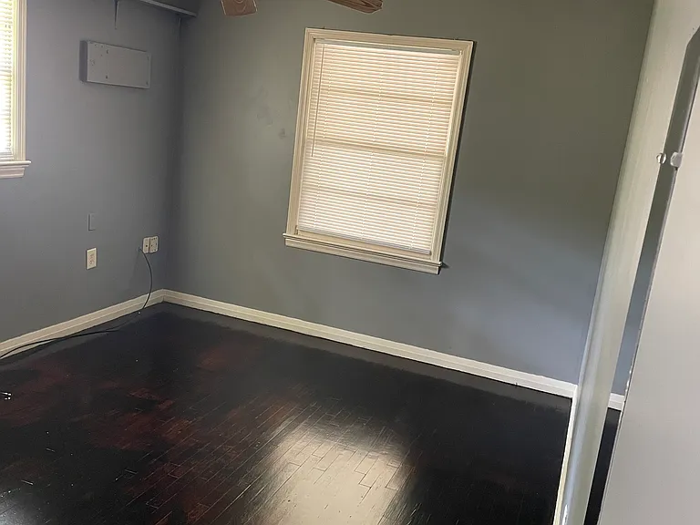 1712 Meadowview Dr — Photo 4