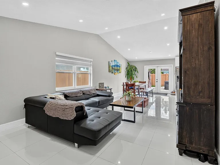 8131 NW 44th Ct — Photo 9