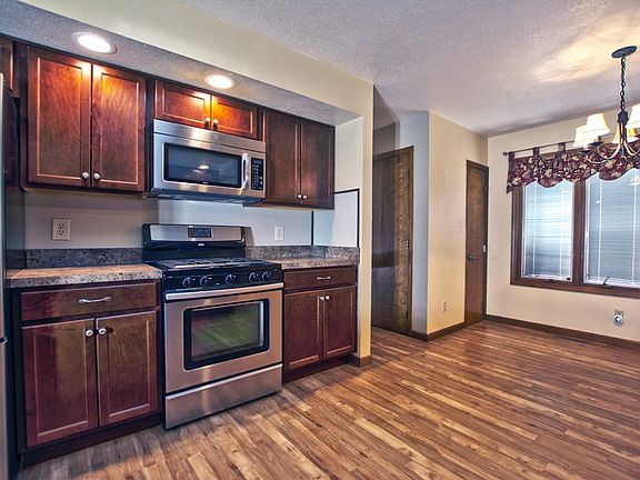 4th image of 1724 Woodland Dr
