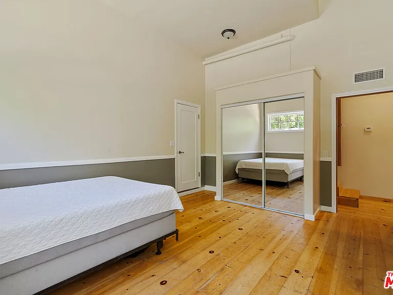 20912 Fontaine Rd — Photo 32