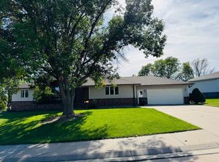 1413 Centennial Dr, McCook, NE 69001