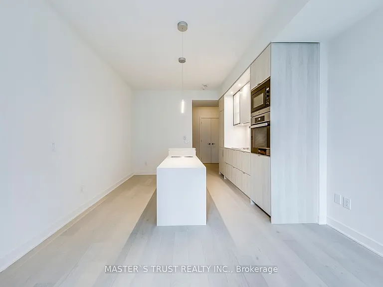 11 Yorkville Ave #2507 — Photo 16
