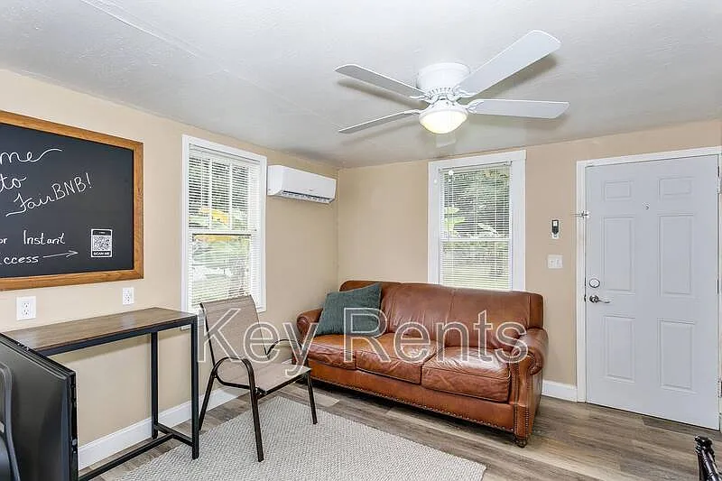2 bed, 1.0 bath, 532 sqft, $1,650 — Photo 2