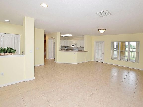 3rd image of 5015 Fairways Cir APT 105
