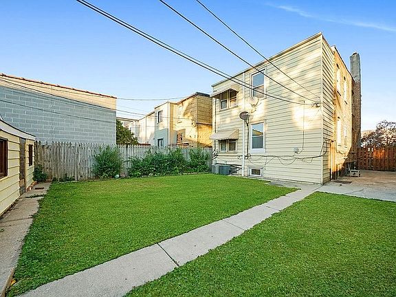 4th image of 2914 N Rockwell St
