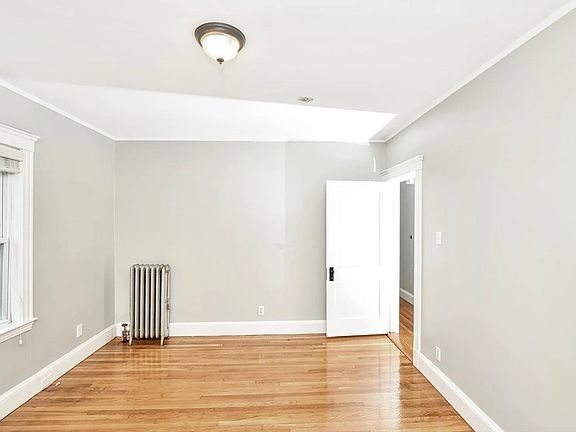 4th image of 559 Adams St #2