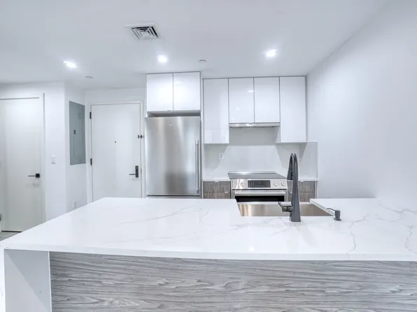 46-40 Vernon Boulevard image 11 of 14