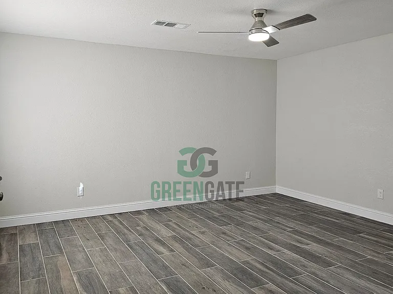 901 Valente Way — Photo 27